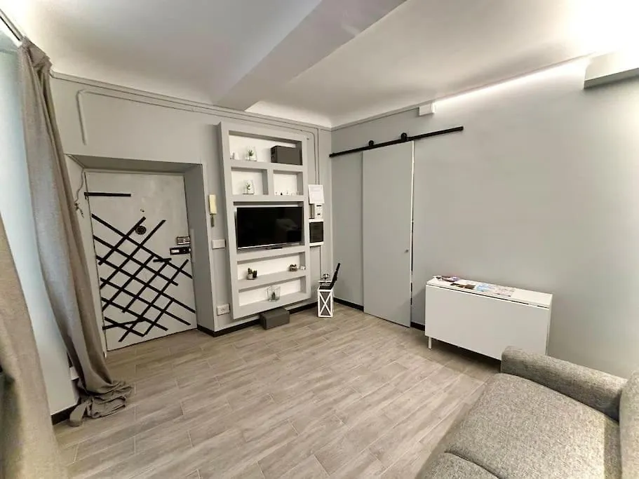Zeus House, Appartamento, Centro Storico , Wi-Fi, Ac Genoa 0*,  Italy
